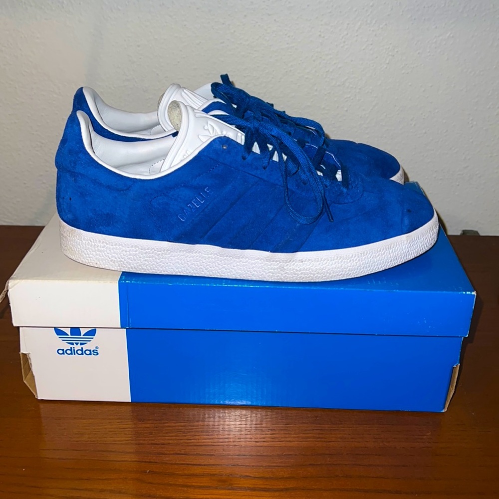 Mens size 9, Superstar 80s City Series.